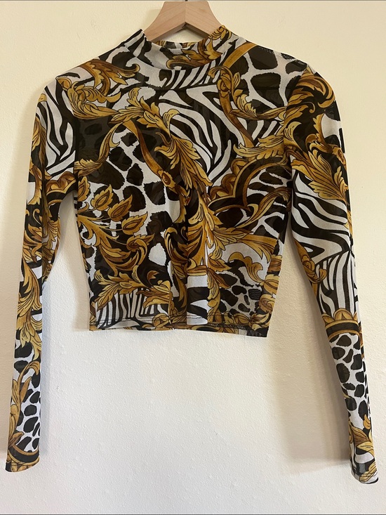 Timing Tops - Timing Gold, Black & White Long-Sleeve Baroque Animal Print Crop Top